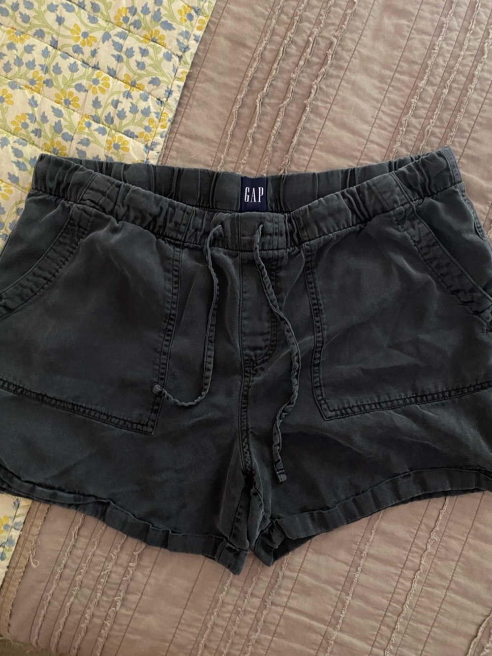 GAP - Women's Black Drawstring Shorts - size L